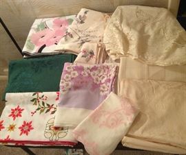 Tablecloths including Xmas designs & 72" round Quaker lace