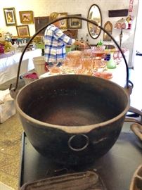 Antique Cast Iron Scotch Bowl with handle marked Wagner Ware 2