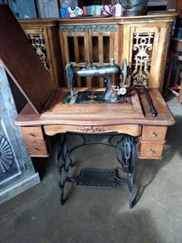1920 Decker Manufacturing Co, Ltd Treadle "Princess" Sewing Machine in fabulous condition 