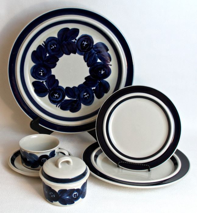 "Anemone" dinner ware by Arabia