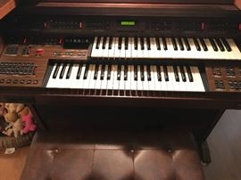 General Saphire II organ in good working condition 