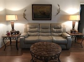 Everything goes ! Leggett & Platt 2006 Leather Recliner 