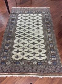 Area Rug, 50" x 84".