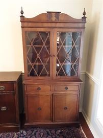 Duncan Phyfe, 1940's China Cabinet. Excellent condition.  Lots of storage. Plate display grooves in the shelves. 