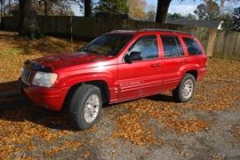 2002 JEEP GRAND CHEROKEE LIMITED - 4x4 196,383 MILES - VIN: 1J4GW58S52C302346 235/65 R17 GOODYEAR TIRES - ALLOY WHEELS 4.0L IN-LINE 6-CYLINDER / AUTOMATIC TRANS