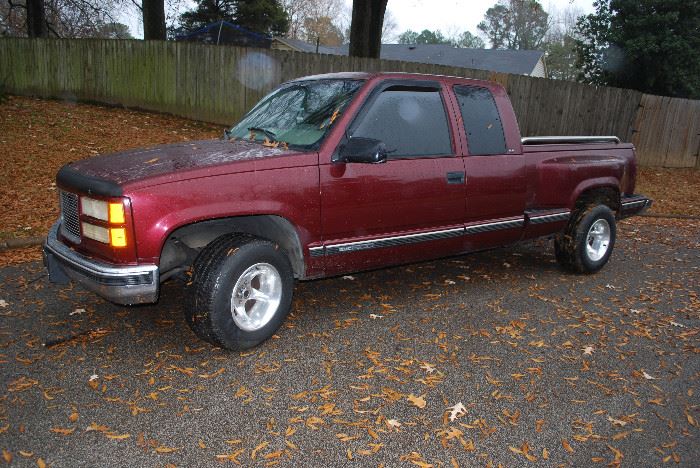 1998 GMC 1500 SIERRA - SOUTHERN COMFORT PACKAGE - NICE CLEAN TRUCK - 5.7L V-8 ENGINE - AUTO-TRANS - LOADED W/ 174,756 MILES            VIN: 2GDEC19R3W1552900