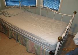 white iron day bed trundle