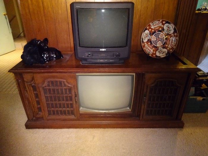Vintage Television Console with radio and turn table