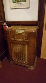 1940's Floor Radio