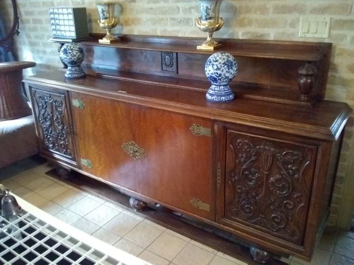 The pair of white and gold vases sold!!!