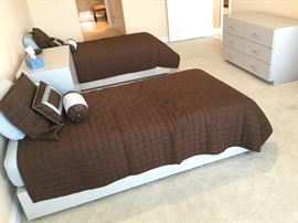 Twin Bedroom Set    https://ctbids.com/#!/description/share/70770