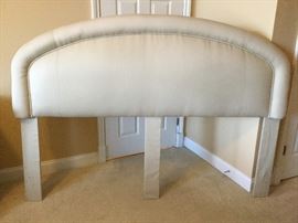 Padded King Size Headboard
https://ctbids.com/#!/description/share/70777 