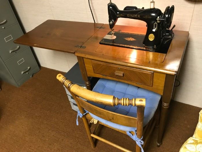 Singer Sewing Machine-AH477423