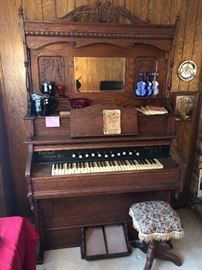 Antique oak organ with stool, works great! In pristine condition!