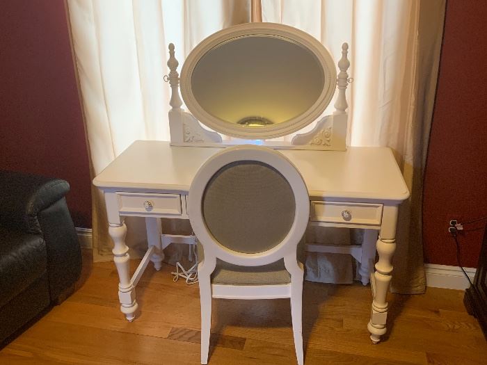 White Vanity with chair $299