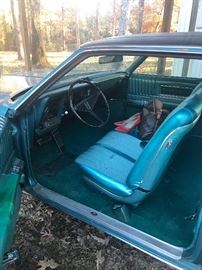 PURSE SHOWN IN PHOTO  IS NOT FOR SALE! USED FOR STAGING. 