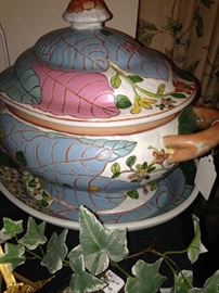 Tureen with lid and under plate