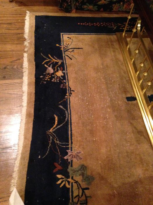 Very fine antique rug - 6 feet x 9 feet