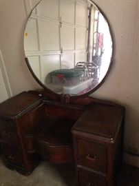 Vintage vanity with round mirror