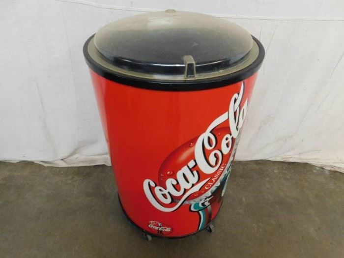 1 CocaCola Insulated Rolling Drink Storage