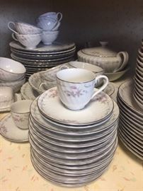 Gold Standard china set (Made in Japan)