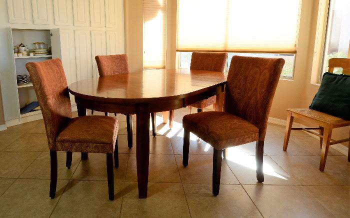 Dining table and chairs for sale.
