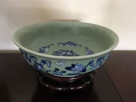 Antique Chinese Bowl, Early 19th Century Chinese