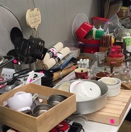 Assorted Kitchen Items