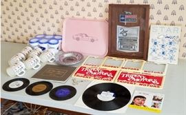 License plate frames, 25 year award 1961-1986, 12 Lincoln coffee mugs, rare dealership advertising records, tray with Studebaker Avanti automobile, etc.