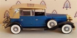 Vintage 1928 Lincoln Town Car Transistor AM Radio