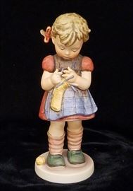 HUMMEL #255 Figurine Stitch in Time 1979-91 TMK-6
