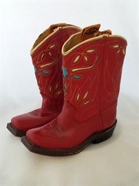 Very little wear, if any. No size given, but sole measures 5 3/4" long and 2 1/2 across the widest part