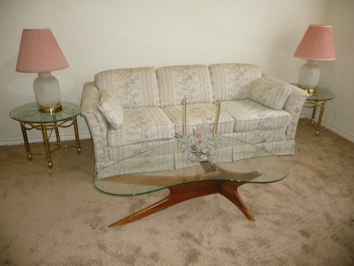 pretty living room - mid-century coffee table 