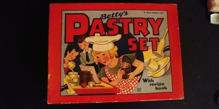 Vintage Betty's Pastry Set