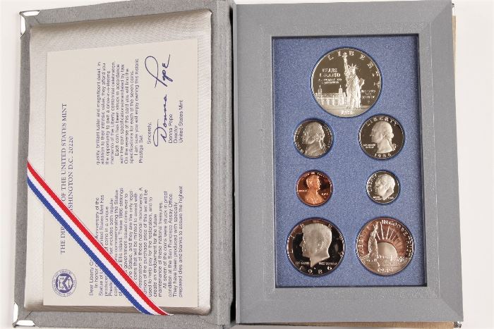 1986 U.S. Mint Liberty Prestige Proof Sets With Silver Dollar Statue Of Liberty With Display Case