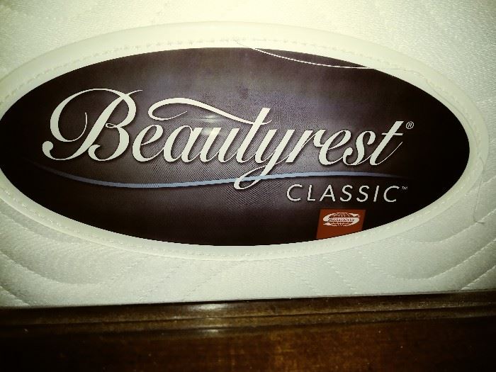 Beautyrest king mattress set - great condition