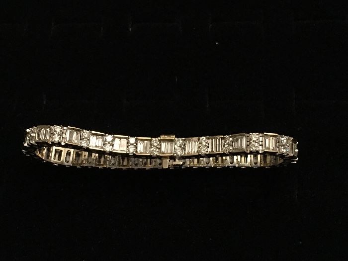 14K white and yellow gold Diamond (8.7 carats) line bracelet.