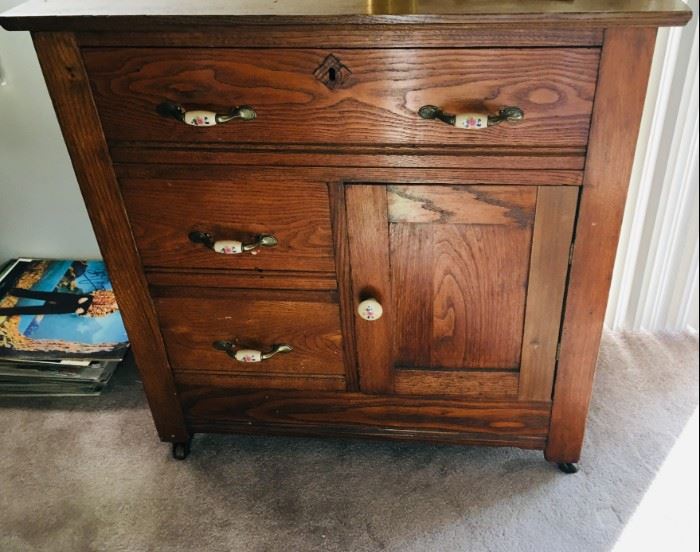 Vintage commode with towel bar