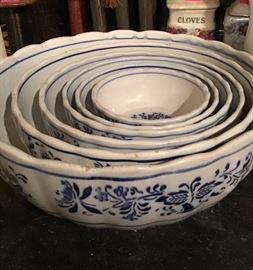 Set of Blue Onion mixing bowls