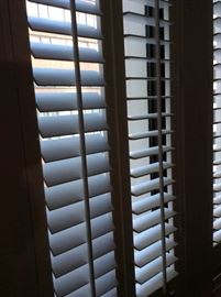 wooden blinds 
