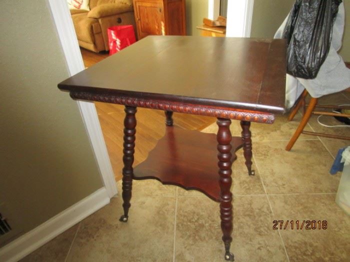 PARLOR TABLE WITH GLASS BALL FEET
