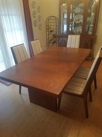 Walnut mid century dining room table with 2 leaves and chairs.
104x41x28
72x41x28
Leaves 16" each