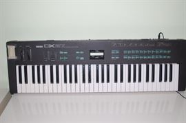 Yamaha DX27 Digital Programmable Algorithm Synthesizer.