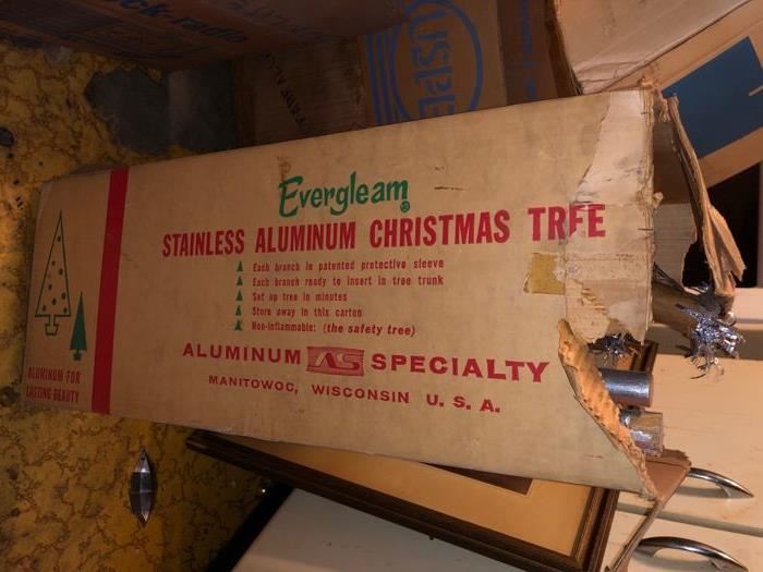 6’ Evergleam stainless aluminum Christmas tree