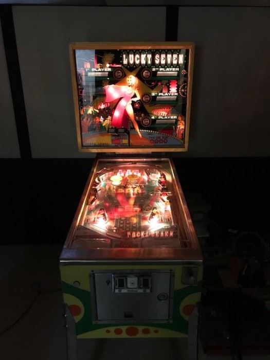 "LUCKY SEVEN" pinball machine.  Needs some TLC to get working.