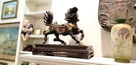 Gorgeous pair of bronze Foo Lions on base - heavy!