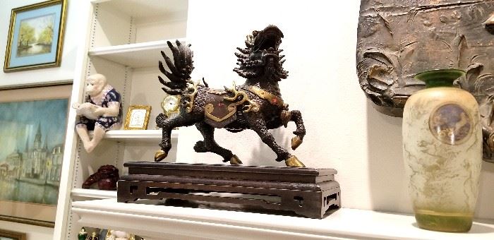 Gorgeous pair of bronze Foo Lions on base - heavy!