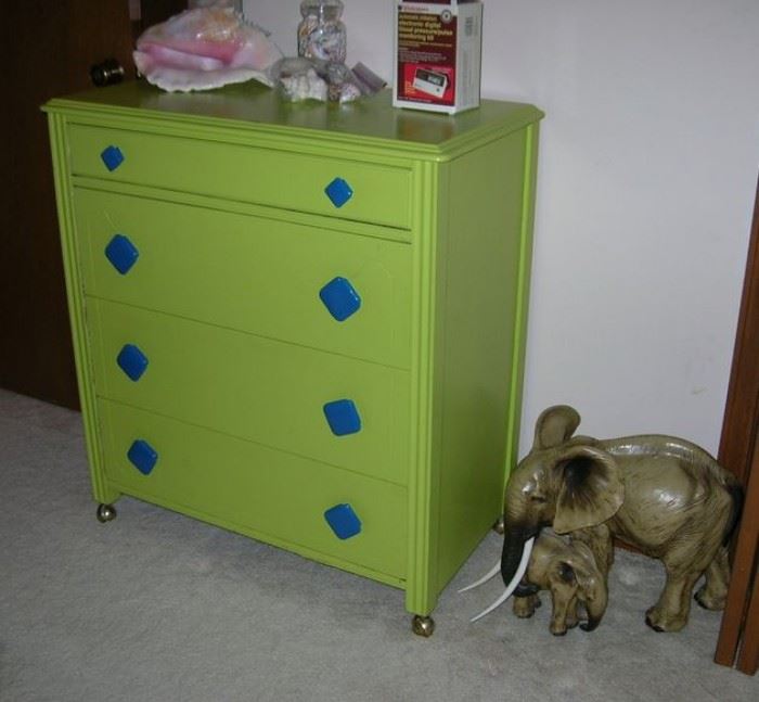 Another really cool dresser.