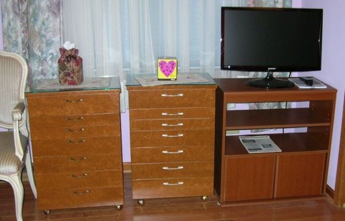 Flat screen TV.  The 2 chests of drawers in this picture were custom made to hold jewelry.