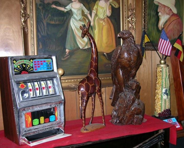 Play slot machine, wood carvings. "Casino King" fun slot machine.